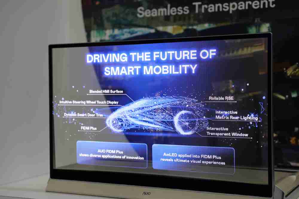 口袋牛店凭借着超高亮度和透明度，，，，这款30吋透明Micro LED显示器在AR系统与智慧零售具有潜在的应用价值。。。